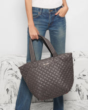 Load image into Gallery viewer, Magnet Medium Metro Tote Deluxe