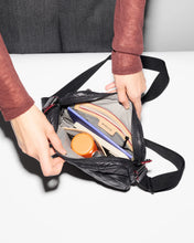 Load image into Gallery viewer, Black Small Metro Camera Bag