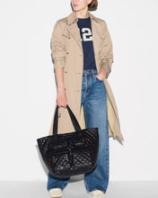 Load image into Gallery viewer, Black Medium Metro Travel Tote