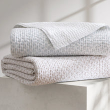 Load image into Gallery viewer, Iris Block Quilt