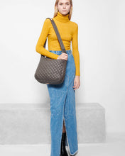 Load image into Gallery viewer, Magnet Medium Parker Deluxe