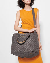 Load image into Gallery viewer, Magnet Large Metro Tote Deluxe