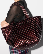 Load image into Gallery viewer, Medium Metro Tote Deluxe Bordeaux Lacquer
