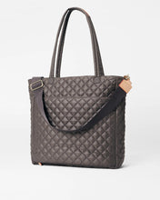 Load image into Gallery viewer, Large Metro Quatro Tote Magnet
