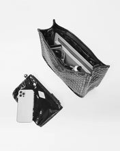 Load image into Gallery viewer, Magnet Woven Box Crossbody
