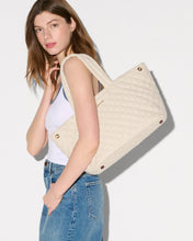 Load image into Gallery viewer, Sandy Linen Medium Metro City Tote

