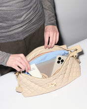 Load image into Gallery viewer, Crosby Lock Shoulder Buff
