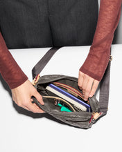 Load image into Gallery viewer, Magnet Small Metro Camera Crossbody Bag
