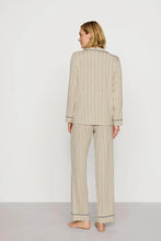 Load image into Gallery viewer, Gisele Printed TENCEL™ Modal Long PJ Set Hourglass Sunbeam/Navy

