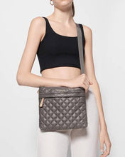 Load image into Gallery viewer, Magnet Medium Flat Metro Crossbody
